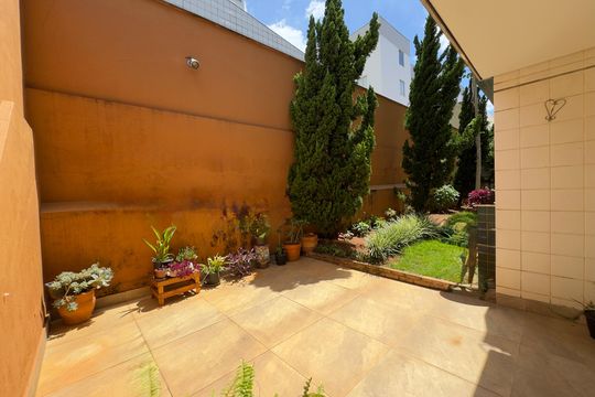 Apartamento à venda com 3 quartos, 214m² em Manacás, Belo Horizonte