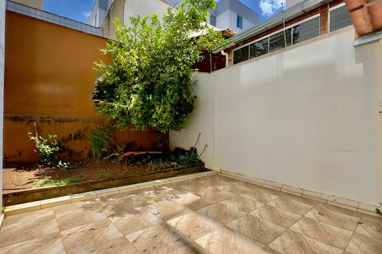 Apartamento à venda com 3 quartos, 214m² em Manacás, Belo Horizonte