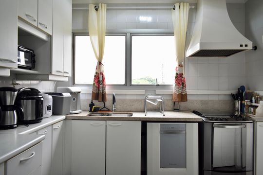 Cozinha de apartamento à venda com 4 quartos, 140m² em Vila Monte Alegre, São Paulo
