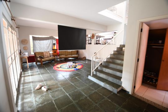 Sala de casa à venda com 5 quartos, 268m² em Cidade Universitária, Campinas
