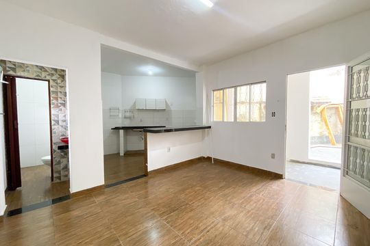 Casa para alugar com 1 quarto, 45m² em Califórnia, Belo Horizonte