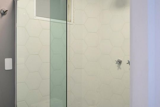 Banheiro da Suíte de apartamento à venda com 2 quartos, 50m² em Jardim Paulista, São Paulo
