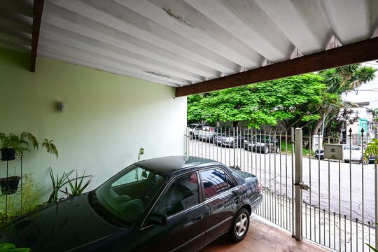 Garagem de casa à venda com 2 quartos, 100m² em Chácara Agrindus, Taboão da Serra