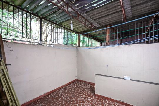 Fundos de casa à venda com 2 quartos, 100m² em Chácara Agrindus, Taboão da Serra