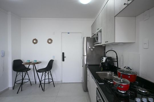 Cozinha de apartamento à venda com 1 quarto, 104m² em Jardim Monte Kemel, São Paulo