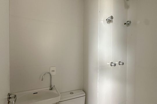 Banheiro de Serviço de apartamento à venda com 3 quartos, 145m² em Barra Funda, São Paulo
