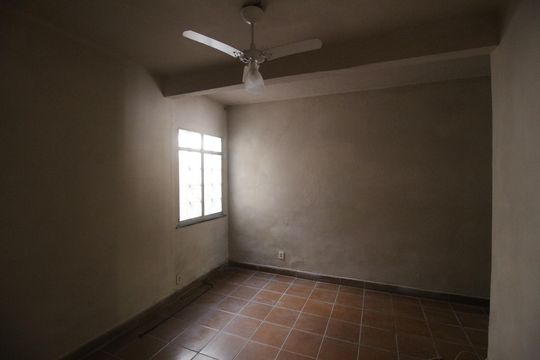 Sala de casa para alugar com 2 quartos, 872m² em Olinda, Nilópolis
