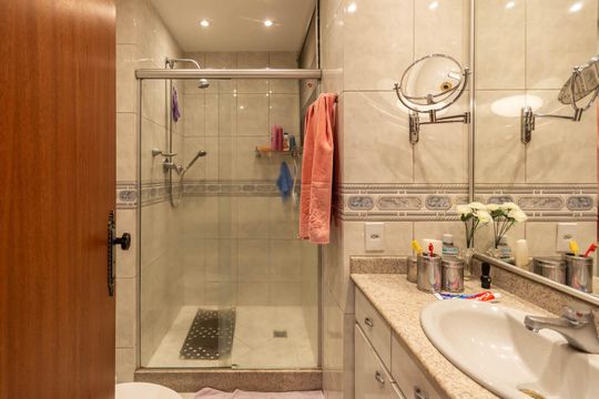 Banheiro de apartamento à venda com 3 quartos, 93m² em Tijuca, Rio de Janeiro