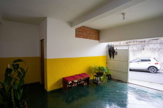 Garagem de casa para alugar com 5 quartos, 250m² em Jardim das Laranjeiras (zona Sul), Diadema