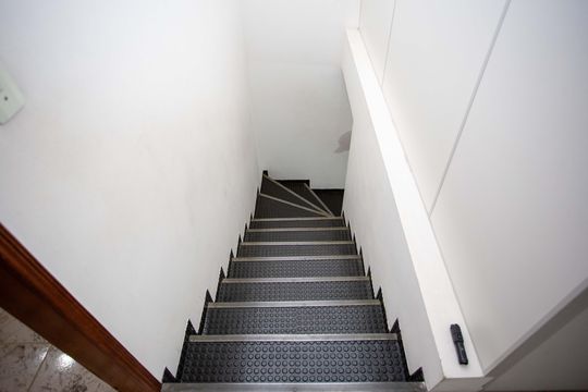 Escada de casa para alugar com 5 quartos, 250m² em Jardim das Laranjeiras (zona Sul), Diadema