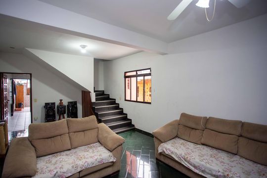 Casa para alugar com 5 quartos, 250m² em Jardim das Laranjeiras (zona Sul), Diadema