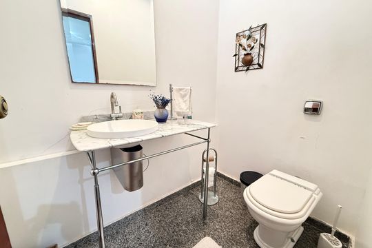 Casa à venda com 4 quartos, 400m² em Jardim Guedala, São Paulo