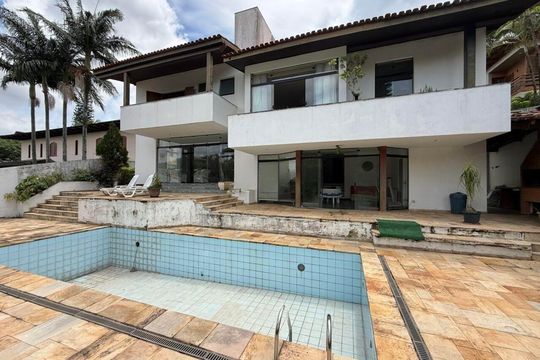 Casa à venda com 4 quartos, 400m² em Jardim Guedala, São Paulo