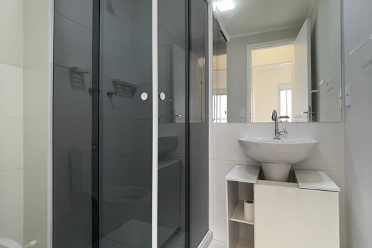 Banheiro de apartamento para alugar com 2 quartos, 44m² em Jardim Maringa, São Paulo