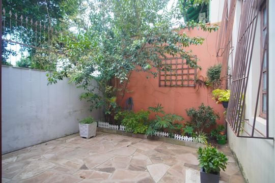 Quintal de casa à venda com 3 quartos, 200m² em Cristo Rei, São Leopoldo