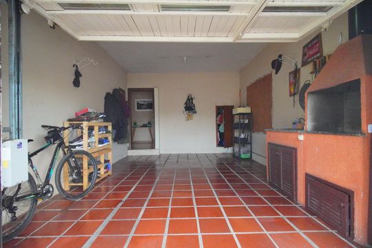 Garagem de casa à venda com 3 quartos, 200m² em Cristo Rei, São Leopoldo