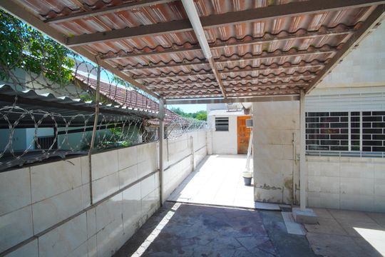 Garagem de casa à venda com 3 quartos, 94m² em Jardim Sabará, Porto Alegre