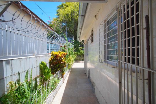 Quintal Lateral de casa à venda com 3 quartos, 94m² em Jardim Sabará, Porto Alegre