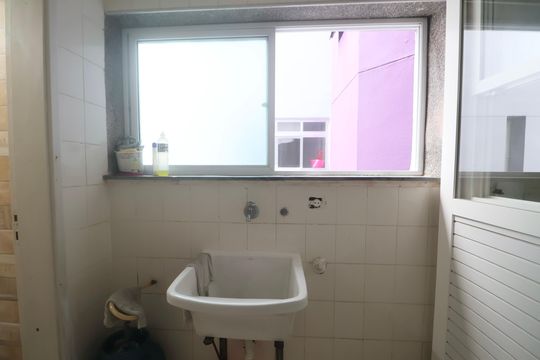 Área de Serviço de apartamento para alugar com 2 quartos, 90m² em Vila Julia, Guarujá