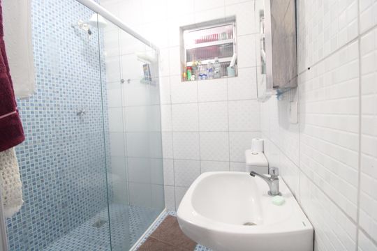 Banheiro da suíte 1 de casa à venda com 3 quartos, 165m² em Jardim das Flores, São Paulo