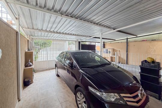 Garagem de casa à venda com 6 quartos, 180m² em Ipiranga, São Paulo