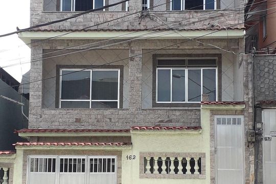 Fachada de casa para alugar com 2 quartos, 80m² em Pavuna, Rio de Janeiro