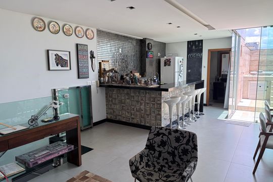 Apartamento à venda com 3 quartos, 160m² em Santa Efigênia, Belo Horizonte