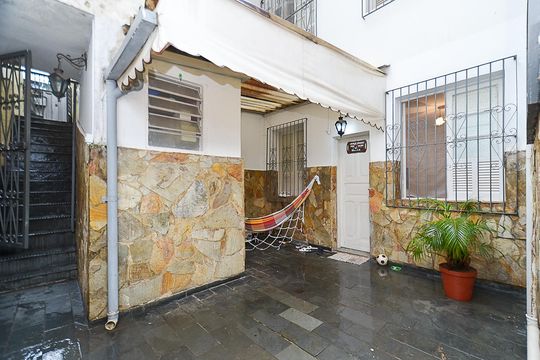 Entrada de casa para alugar com 2 quartos, 100m² em Santa Efigênia, Belo Horizonte