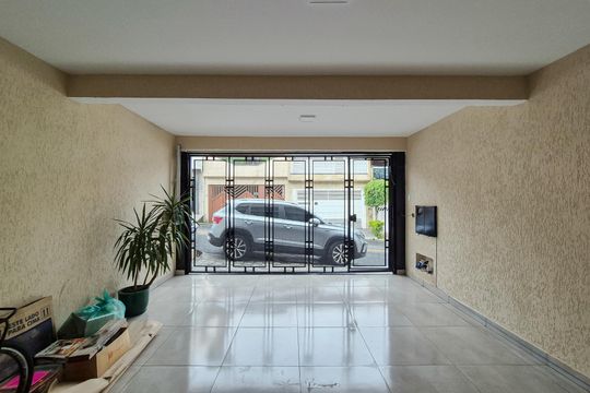 Garagem de casa à venda com 3 quartos, 129m² em Jardim Ipe, São Bernardo do Campo