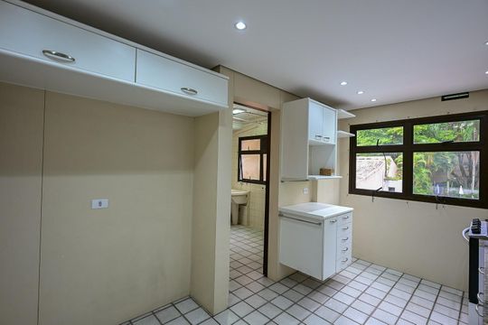 Cozinha de apartamento à venda com 4 quartos, 143m² em Vila Andrade, São Paulo