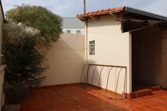Área externa de casa à venda com 3 quartos, 180m² em Taquaral, Campinas