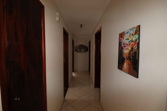 Corredor de casa à venda com 3 quartos, 180m² em Taquaral, Campinas