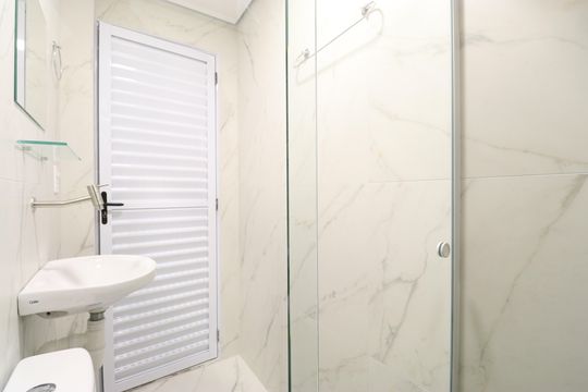 Banheiro de kitnet/studio para alugar com 1 quarto, 16m² em Barra Funda, São Paulo