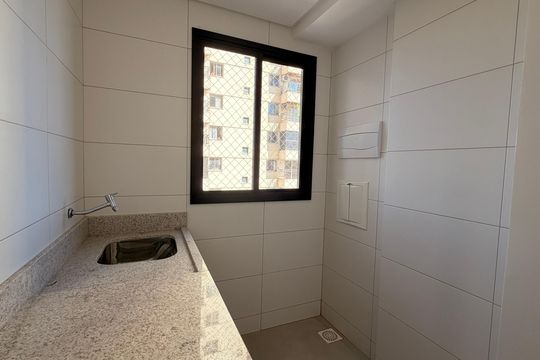 Sala - Cozinha de apartamento para alugar com 1 quarto, 49m² em Parque Amazonia, Goiânia