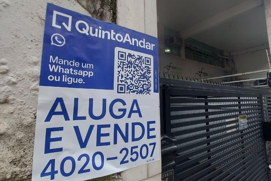 Placa instalada de apartamento para alugar com 1 quarto, 62m² em Centro, Belo Horizonte
