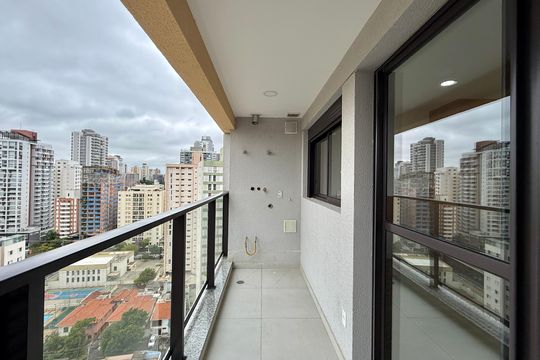 Sacada de kitnet/studio para alugar com 0 quarto, 28m² em Jardim das Acacias, São Paulo