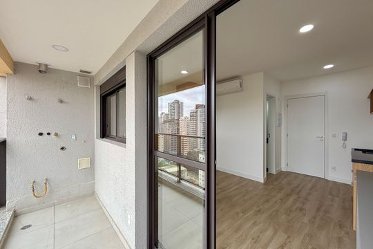 Sacada de kitnet/studio para alugar com 0 quarto, 28m² em Jardim das Acacias, São Paulo
