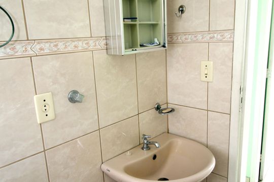Banheiro de apartamento à venda com 2 quartos, 48m² em Olaria, Rio de Janeiro