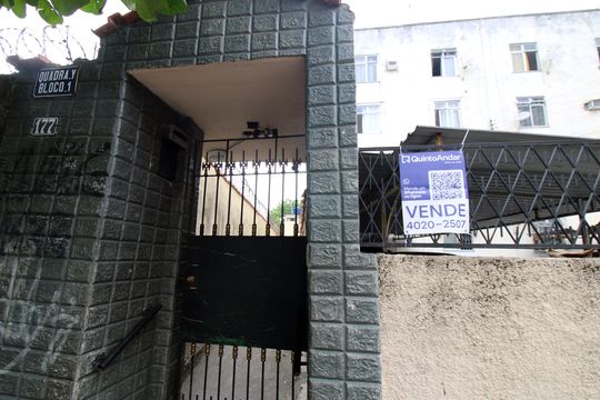 Placa de apartamento à venda com 2 quartos, 48m² em Olaria, Rio de Janeiro