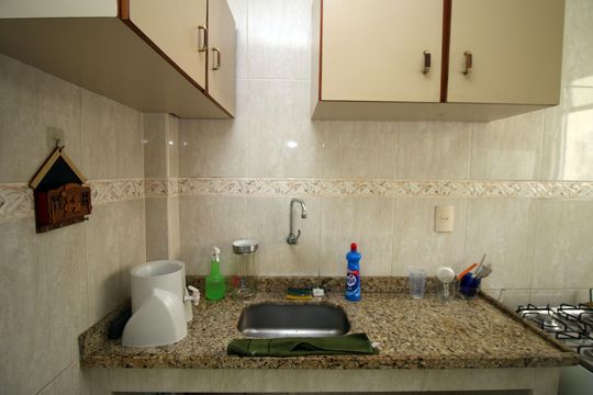 Cozinha de apartamento à venda com 2 quartos, 48m² em Olaria, Rio de Janeiro