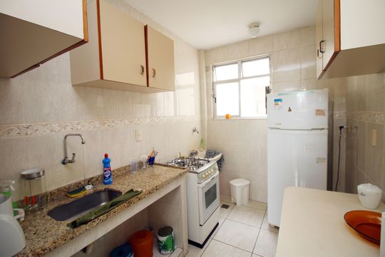 Cozinha de apartamento à venda com 2 quartos, 48m² em Olaria, Rio de Janeiro
