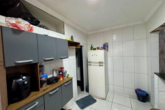 Cozinha 2 de casa à venda com 4 quartos, 174m² em Jardim Kawamoto, Guarulhos