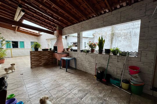 Quintal de casa à venda com 4 quartos, 174m² em Jardim Kawamoto, Guarulhos