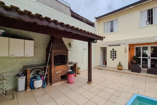 Quintal - churrasqueira de casa à venda com 3 quartos, 192m² em Jardim Calux, São Bernardo do Campo