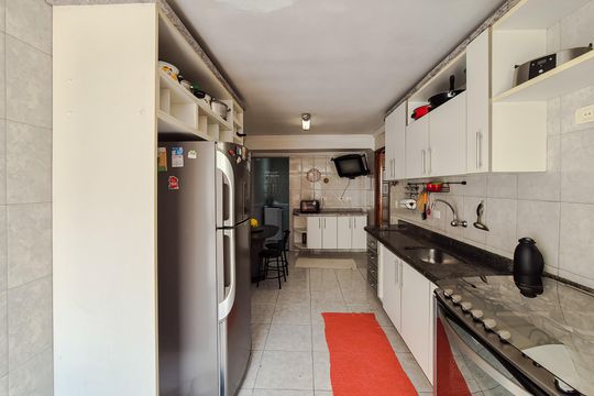 Cozinha de casa à venda com 3 quartos, 192m² em Jardim Calux, São Bernardo do Campo