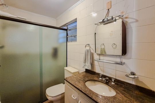 Banheiro Social de casa à venda com 3 quartos, 192m² em Jardim Calux, São Bernardo do Campo