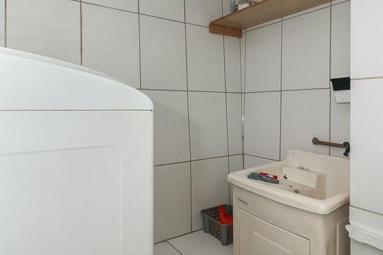 Área de Serviço de casa para alugar com 4 quartos, 140m² em Jardim Carvalho, Porto Alegre
