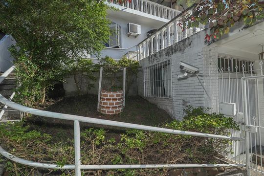 Fachada de casa para alugar com 4 quartos, 140m² em Jardim Carvalho, Porto Alegre
