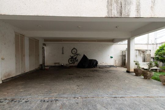 Garagem  de casa para alugar com 5 quartos, 900m² em Jardim Pires de Mello, Sorocaba