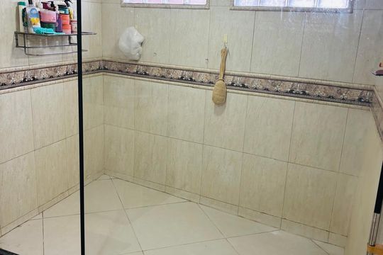 Banheiro de casa para alugar com 2 quartos, 120m² em Bairro Carolina, Duque de Caxias